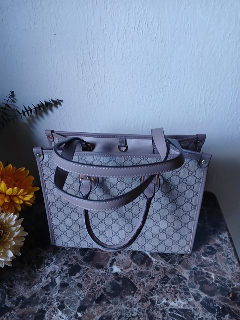 Gucci Lavender Signature GG Tote - Picture 3 of 4